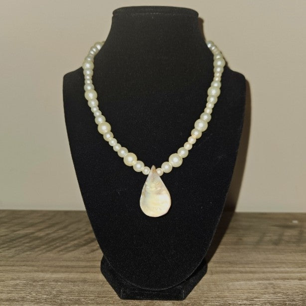 Divine seashell necklace