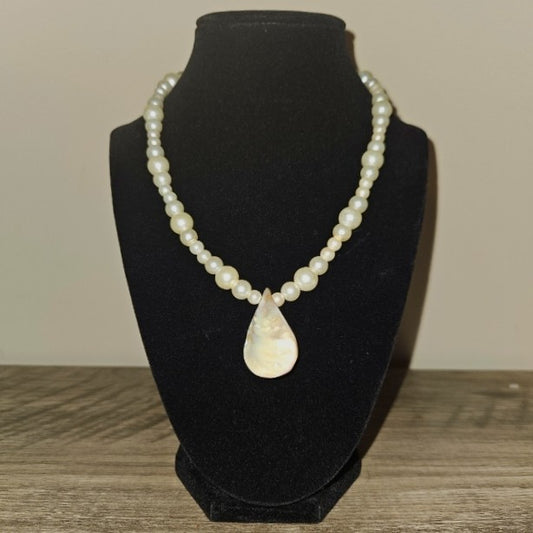 Divine seashell necklace